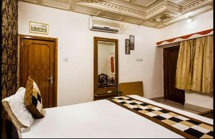 Hotel Bharat Niwas Bikaner Buitenkant foto